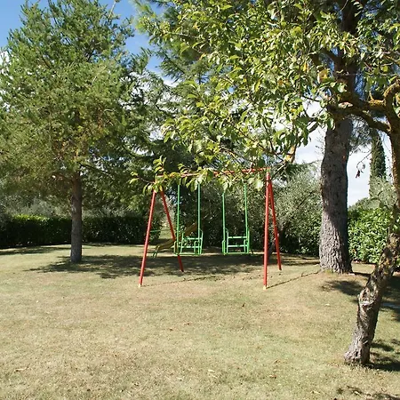 Дом отдыха Rustic Holiday In With Swimming Pool